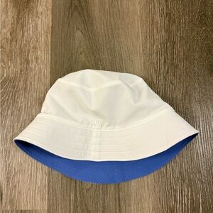 Lululemon Reversible bucket hat